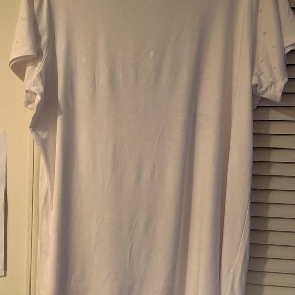 Beautiful white tee, only worn once. Soft, comfortable. - Picture 3 of 4